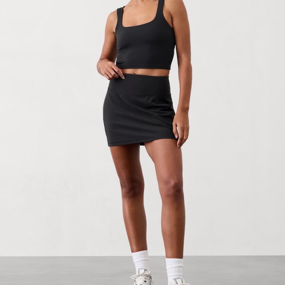 Athleta Salutation Stash Pocket 14.5 inch Skort in Black Size Medium